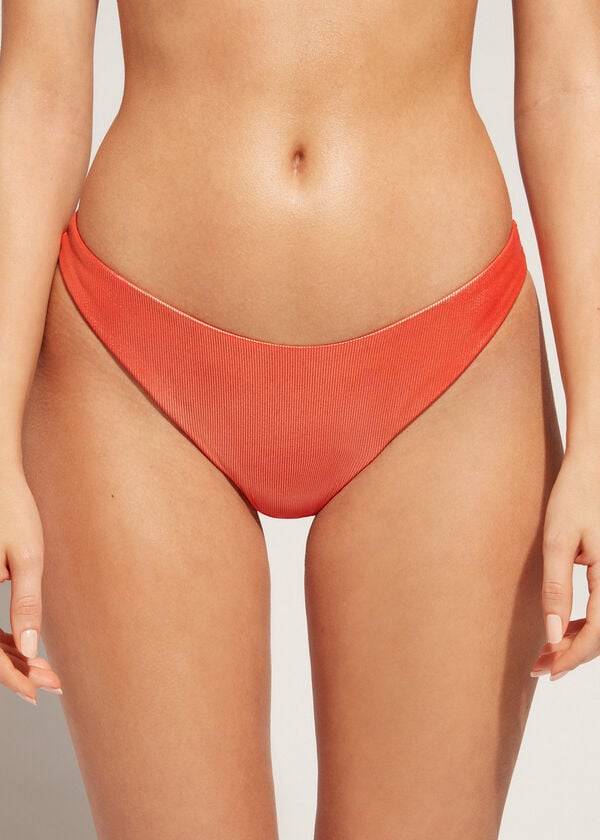 slip bikini brasiliano antigua da donna con scollo alto e effetto spalmato color corallo e arancione calzedonia